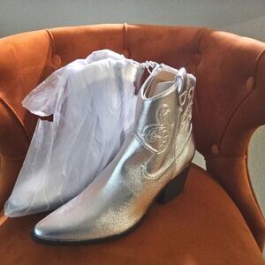 Old Navy Vegan Leather Silver Western Boots Discount Is Reflected In Price